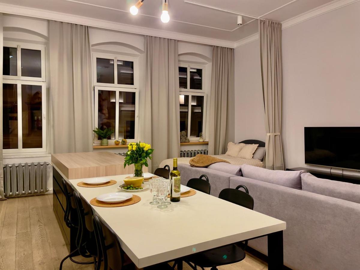 Spacious Apart In The Center- Main Square 300M Wrocław Exteriör bild